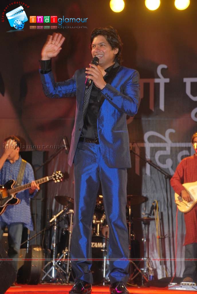Shaan, Moushmi Chaterjee,Rupa Ganguly at Durga pooja Event hd photo